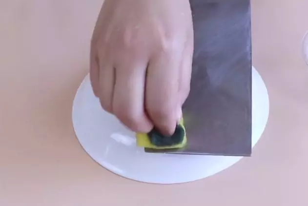 菜刀用久了生鏽、變鈍?去廚房找這3樣東西,只需1分鐘,教你快速磨刀法,不花一分錢
