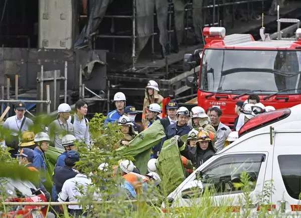 日本東京都多摩市一棟正在建設中的辦公樓,週四發生大火,造成4人死,40人傷。