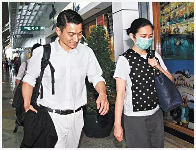 劉德華的素顏照太「可怕」了,難怪粉絲楊麗娟對他的追求如此瘋狂!
