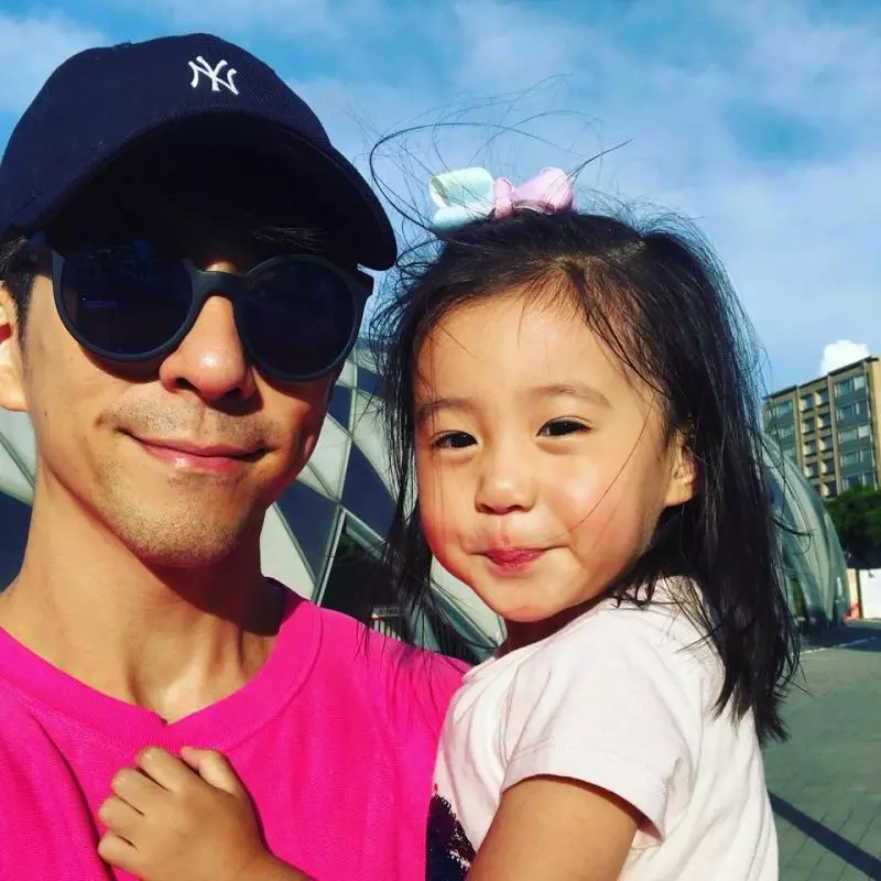 3歲咘咘「管很大」愛碎碎念,Bo妞受不了扯髮怒咬反擊!爸爸修傑楷冷回:「活該!」