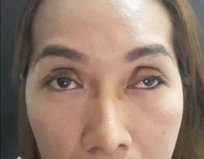 整形50次!「喪屍裘莉」本尊素顏照曝光 網驚:鄰家女孩
