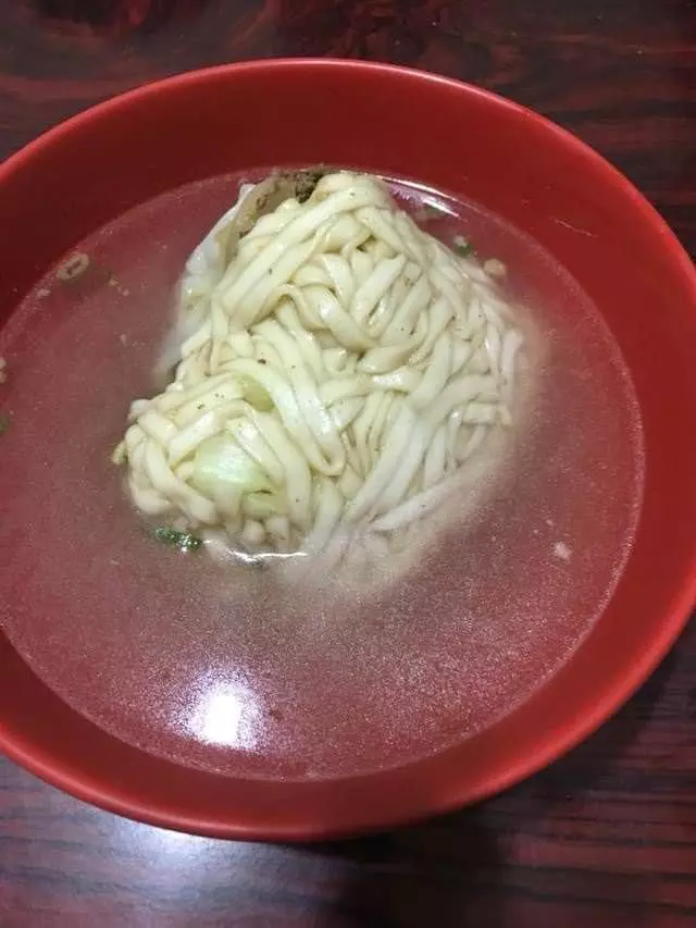 她點陽春麵來這一碗「地表最陽春」傻爆眼!PO文討拍竟引正反論戰:爛到可笑!