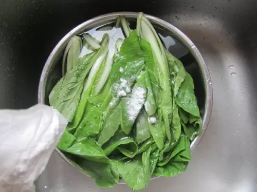 炒青菜的時多加一味料,好吃不變色!可惜知道的人不多,快試試,分享!