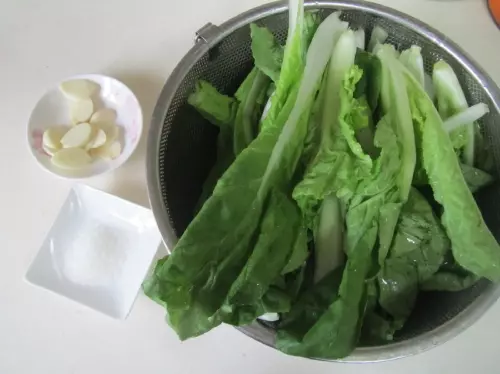 炒青菜的時多加一味料,好吃不變色!可惜知道的人不多,快試試,分享!