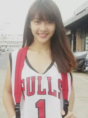 台灣肥宅在越南妹心中卻是「天菜」,他跟越南妹實際聊天後發現她們其實都…