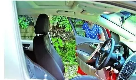 夏天車輛暴曬後很熱?其實只需要按一下「這個按鈕」就可以很快涼爽了,快學起來