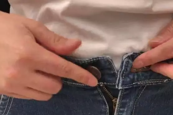 褲子褲腰小了穿不下怎麼辦?褲子上剪一刀就能解決,方法簡單人人都能學會!
