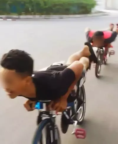 耍雜技 飆腳車 少年不知死活 還笑嘻嘻