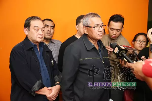 一哥親自帶隊掃賭博中心 捉到帶著女兒賭博的父母