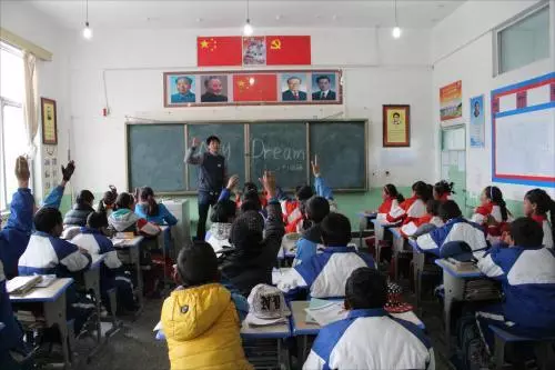 小學生作文《爸爸,我想愛你一次》,老師哭著看完,感動很多家長