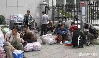 怎麼理解「窮不走親,富不回鄉」?