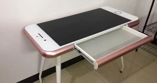 事實總是和想像的不一樣,男網友花了3200元從淘寶訂來「超精緻iPhone桌」,開箱直接崩潰!