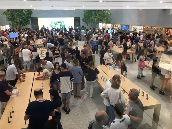 入「水簾洞」購物 米蘭全新Apple旗艦店揭幕