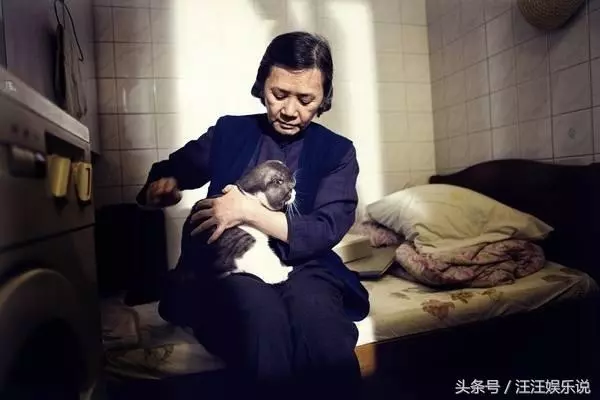 70歲葉德嫻近照,一雙子女不聞不問晚景淒涼,劉德華跪她太應該
