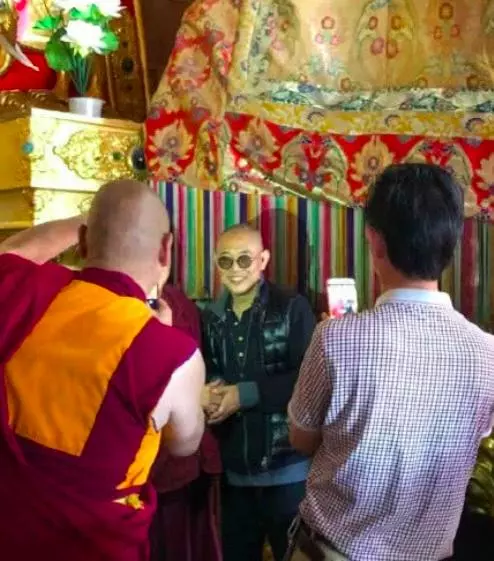 李連傑妻子罕見曝光,差點成為賭王第五太,李連傑為她拋棄懷孕的妻子,57歲的她近照曝光,怪不得一直不露面!