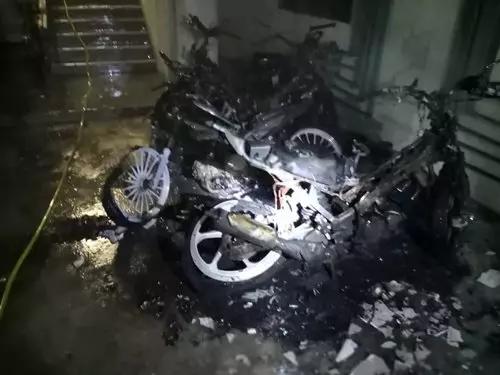 [ 大馬 ] 疑遭縱火 2小時內2單 2車4摩哆被燒毀
