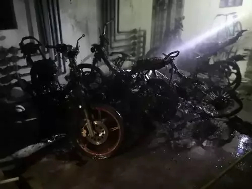 [ 大馬 ] 疑遭縱火 2小時內2單 2車4摩哆被燒毀
