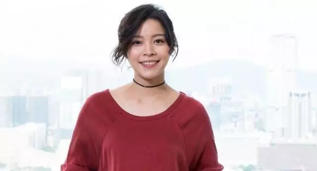轉合約簽做「TVB親生女」,未婚懷孕停工近1年,她有望上位嗎?