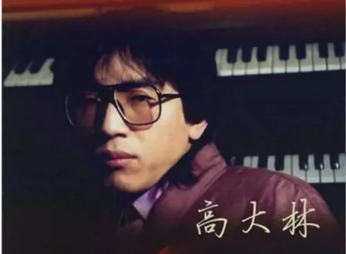 19歲成名,結婚兩次被渣男騙光積蓄,如今胖到認不出