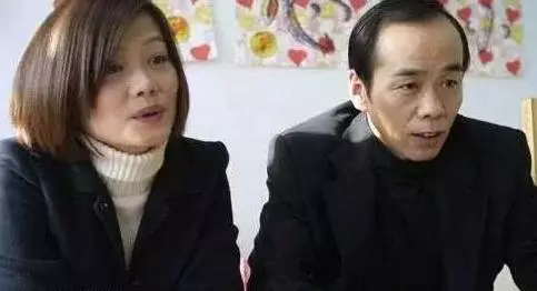 19歲成名,結婚兩次被渣男騙光積蓄,如今胖到認不出