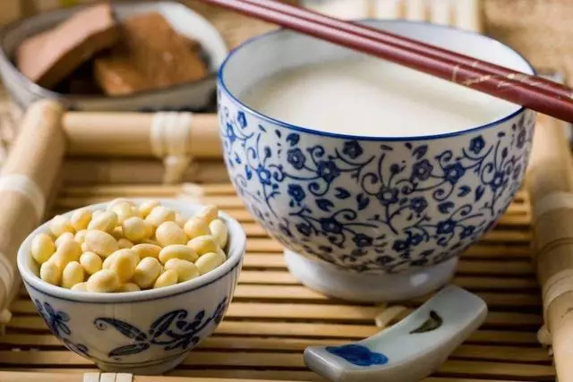 營養師:每天一杯豆漿,身體會得到這5個好處,教你3種夏季新吃法