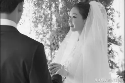 【女神愛上牛郎!】崔智友閃婚保密老公身份, 被爆『曾是紅牌牛郎』花巨資洗清底細?! 網友: 笨女人~