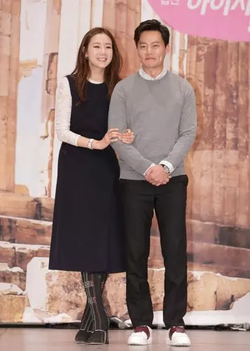 【女神愛上牛郎!】崔智友閃婚保密老公身份, 被爆『曾是紅牌牛郎』花巨資洗清底細?! 網友: 笨女人~