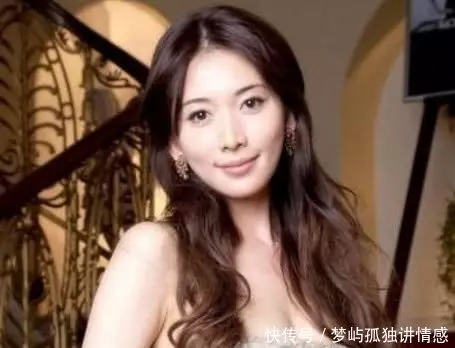 林志玲出席活動也是厲害了,裙子上身幾乎全透明,網友一眼難盡!