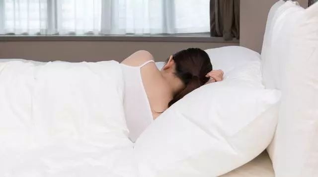 睡覺是硬床還是軟床好?好床有3個「金標準」,你家裡的符合嗎?