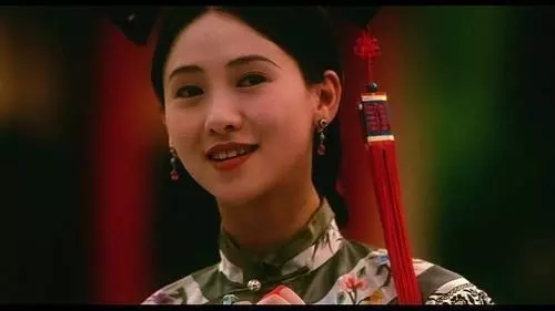 50歲翁虹曬聚餐照,素顏白嫩頭超小,但我根本看不出這是胡杏兒!