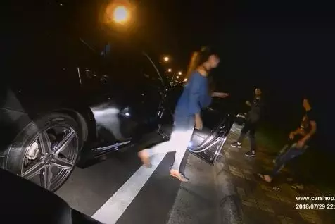 什麼都沒做...騎士被逼車慘被駕駛「鋁棒爆打」!她看完戲才阻止「嘴臉」被網友神肉搜!