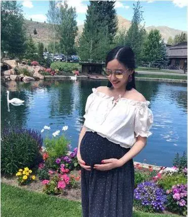 5年生3胎,為追兒子著急?王力宏曬一家四口幸福合照,可妻子身材卻讓人擔憂