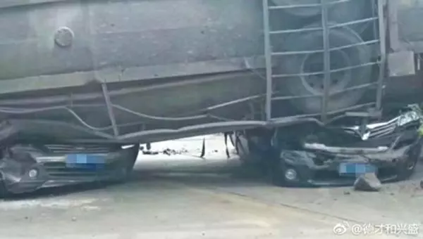 廣東水泥車壓2車 9死2傷