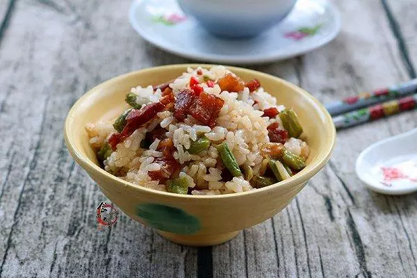 夏天懶得做飯?教你做幾款香噴噴的經典燜飯,營養、美味又簡單!