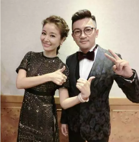 43歲蘇有朋小5歲女友近照曝光,難怪看不上林心如!原來隱婚14年的女朋友大有來頭?
