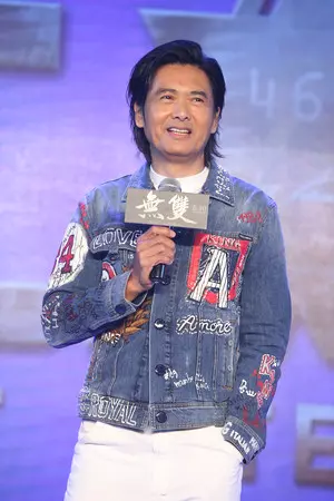 【先生你哪位!?】周潤發『及肩長發』模樣曝光!飄出濃濃'爛仔味'… 網民: 無法直視~