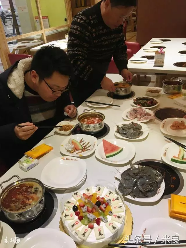 他自稱當過兵,生日卻沒一個戰友來看他,家中遭難,戰友全到了