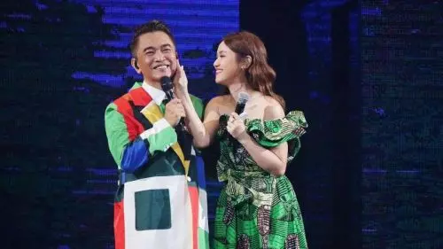 【周董被比下去了!】吳宗憲『19歲音樂天才兒子』台上飆唱3首歌震撼全場~ 還被贊:比周董還厲害!
