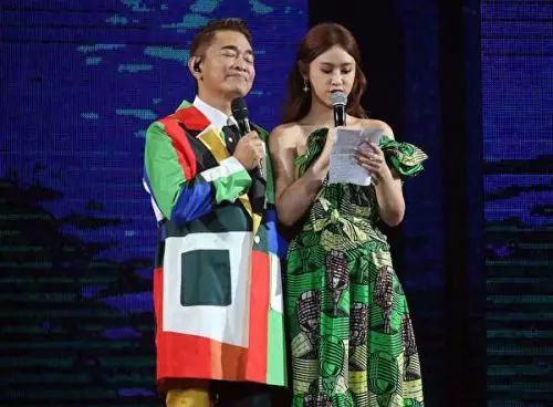 【周董被比下去了!】吳宗憲『19歲音樂天才兒子』台上飆唱3首歌震撼全場~ 還被贊:比周董還厲害!