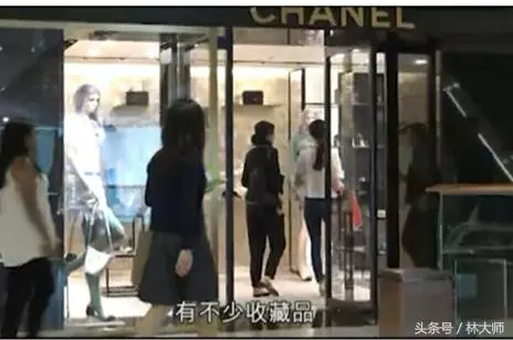 30億爺孫戀港姐入上流社會,和賭王四太李雲迪同框,差40歲也真愛~~~