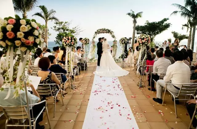 結婚時岳母要了三十萬彩禮,男子心存怨氣,婚禮上看到嫁妝傻了眼
