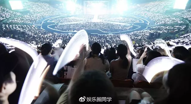 愛麗注意:EXO澳門演唱會,有人要用雷射筆傷害邊伯賢和朴燦烈?
