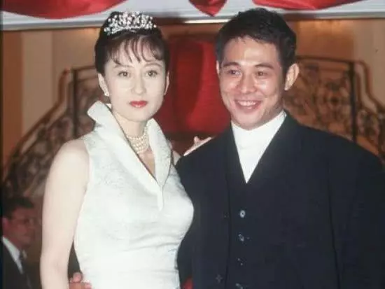 李連杰四個女兒照片曝光,大女兒美若天仙,最寵愛的還是三女兒!