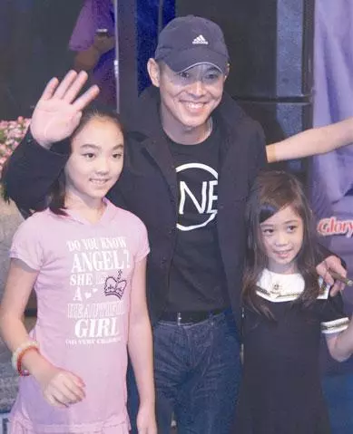 李連杰四個女兒照片曝光,大女兒美若天仙,最寵愛的還是三女兒!