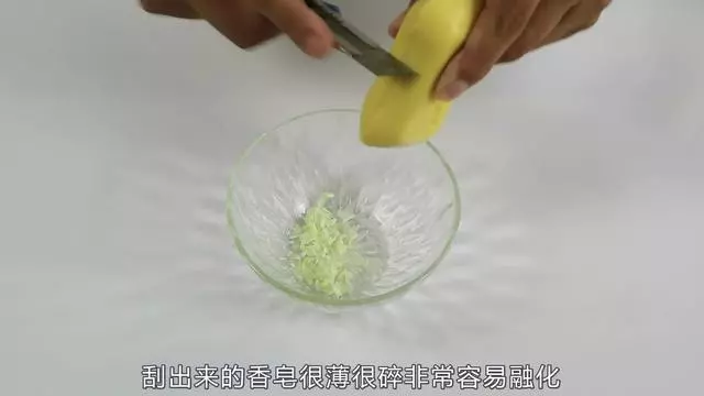 快把香皂放在雪碧里,可以解決千家萬戶的大難題,經濟實用