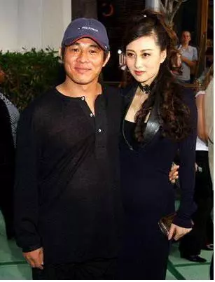 李連杰4個女兒近照曝光,大女兒顏值最高,三女兒卻被他寵上天