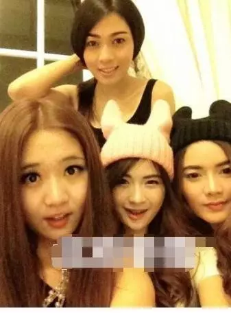 李連杰4個女兒近照曝光,大女兒顏值最高,三女兒卻被他寵上天