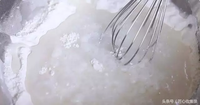 麵糊要怎麼調才能炸出顏色光亮,酥脆可口美食? 其實方法很簡單。。