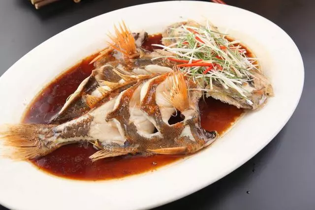 菜譜20道:咕嚕肉、三杯雞、水晶鹽焗雞、蒜泥白肉、蔥油多寶魚
