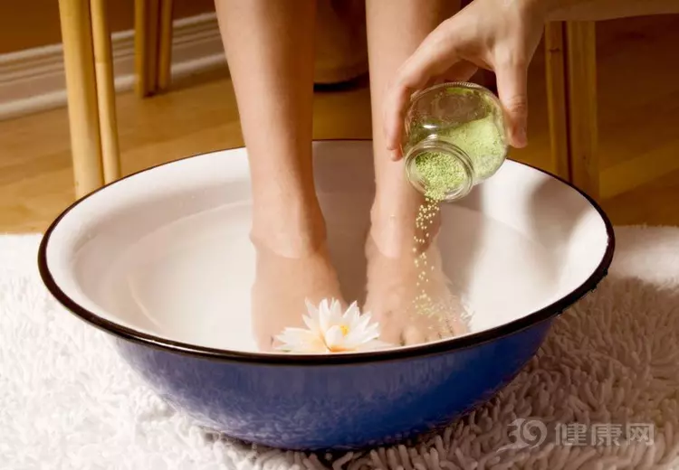 腳臭招人煩,怎麼辦?送你4個絕招,後悔才知道!